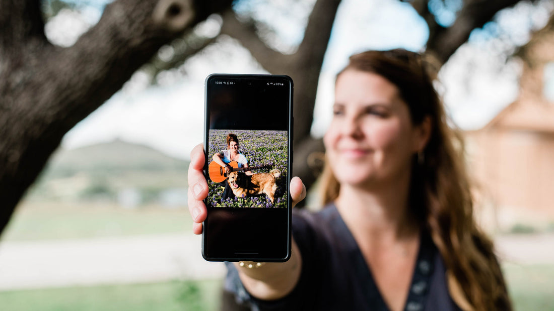 Steph showing a picture of her and Luna